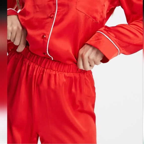 ❤️ NWT CHLOE KRISTYN Satin Luxe Lounge Set Red - SIZE large
Chloe Kristyn - Picture 4 of 10